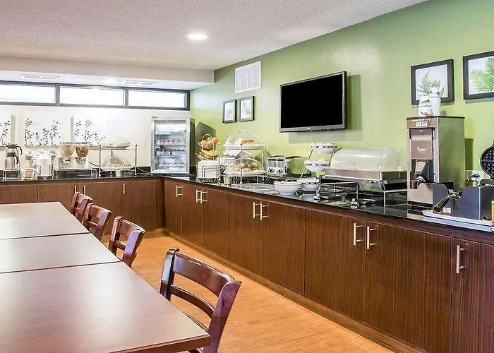 Sleep Midway Airport 4*