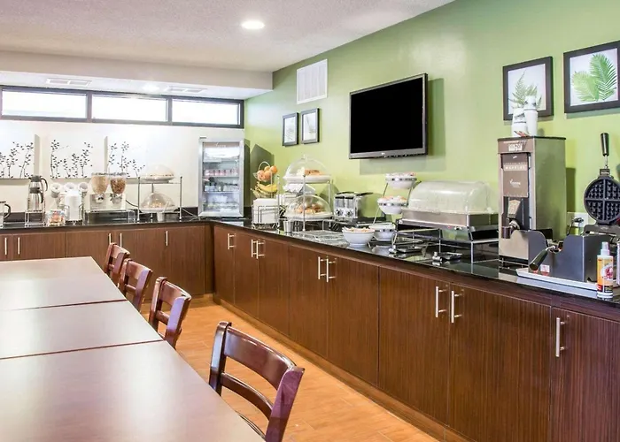 Sleep Midway Airport 4*