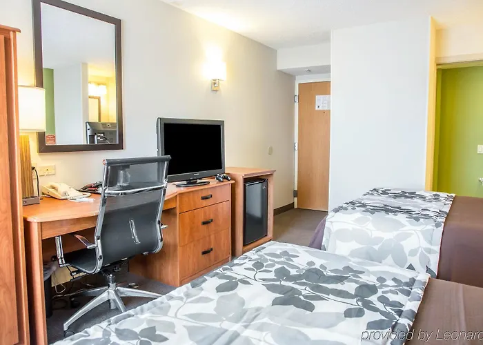 Sleep Midway Airport 4*